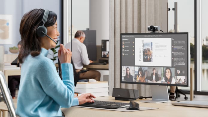 A women in a conferncie meeting using mx brio 705 for business